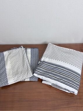 Crate&Barrel Medina Navy and White Geometric Duvet Cover & Shams Set Full/Queen